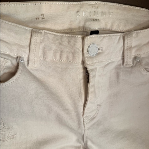 WHITE HOUSE BLACK MARKET White Women’s Denim Floral Embroidered Crop Jeans SZ 2 - Picture 13 of 15